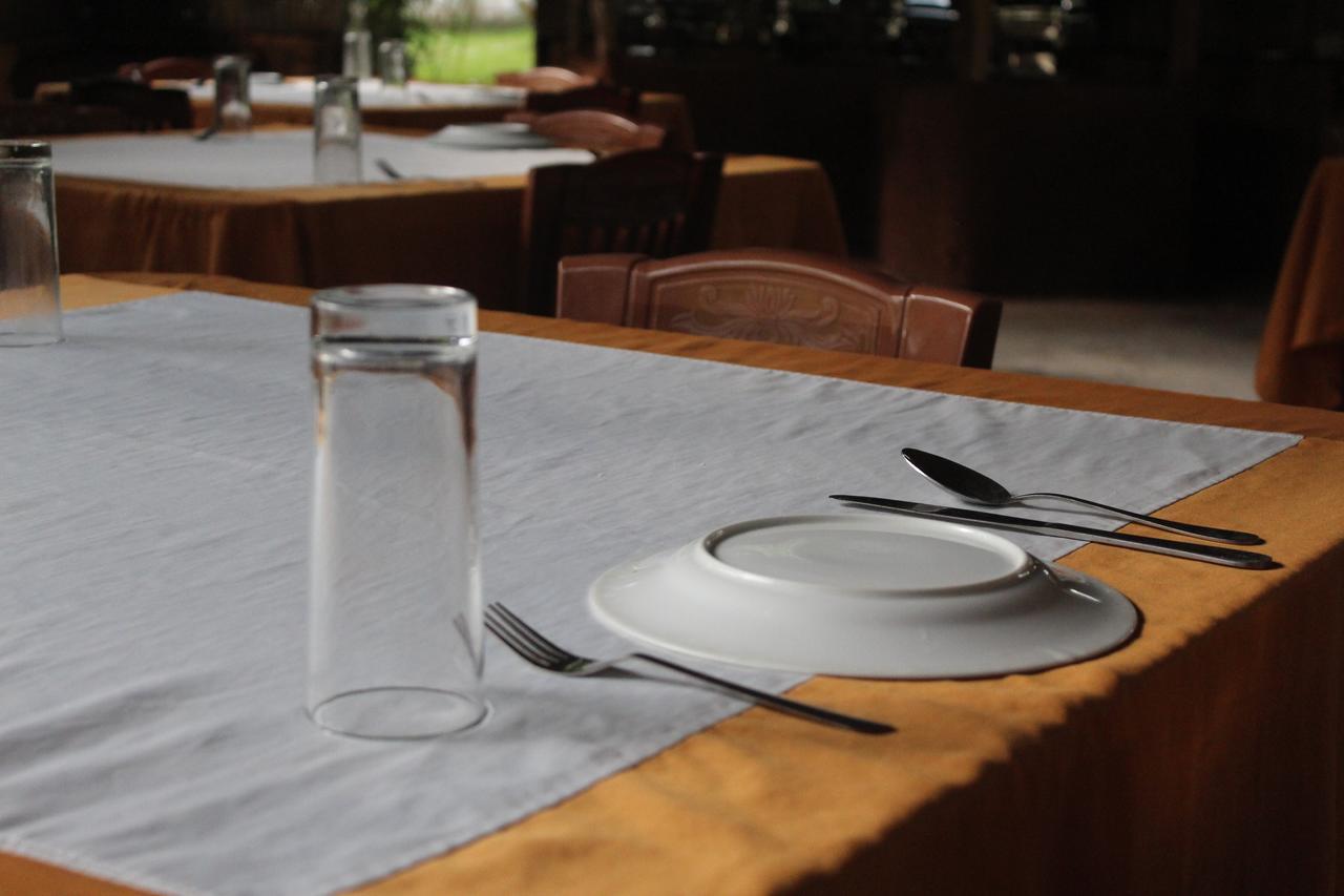 Nirmala Hotel And Restaurant ポロンナルワ エクステリア 写真